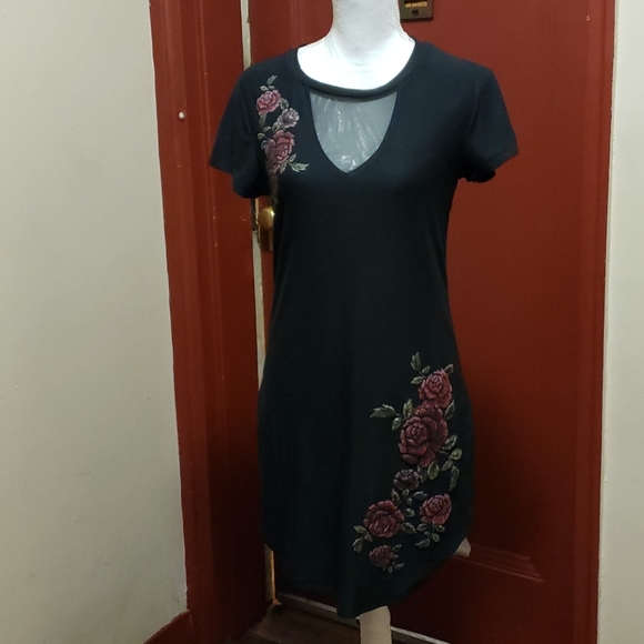 SAUCI BLACK/FLORAL DRESS SIZE MEDIUM - Picture 2 of 15